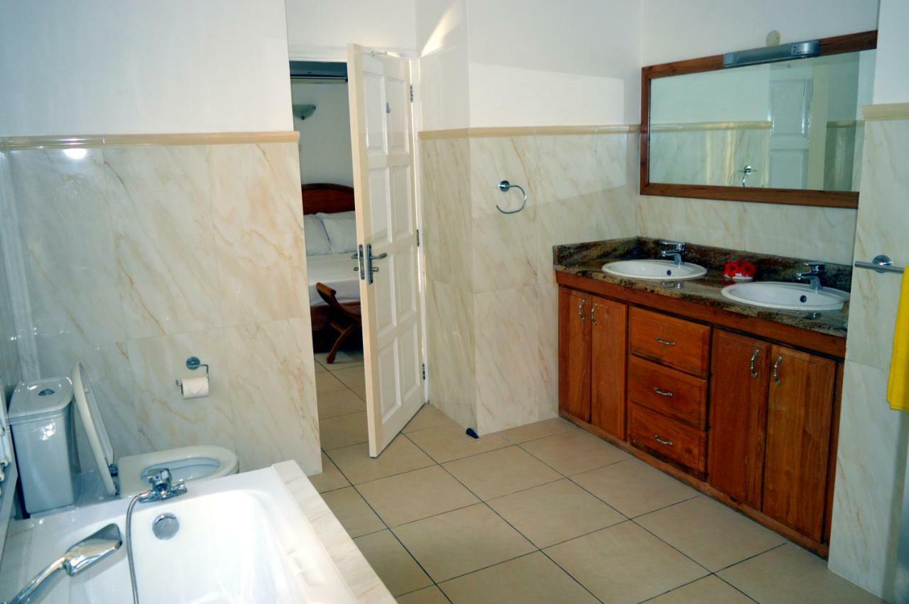 Sundown Beach Villa Glacis  Екстериор снимка